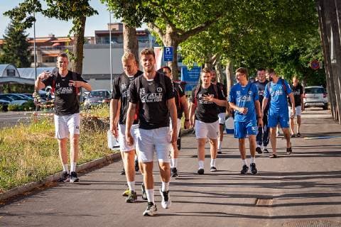 16.07.2019, xovx, Handball HBL Bundesliga, HSG Wetzlar - Trainingslager 2019 emspor, Die Mannschaft der HSG Wetzlar auf dem Weg zum ersten Training in der Sporthalle Lachen in Thun (Schweiz). (DFL DFB REGULATIONS PROHIBIT ANY USE OF PHOTOGRAPHS as IMAGE SEQUENCES and or QUASI-VIDEO) Thun