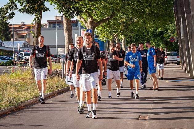 16.07.2019, xovx, Handball HBL Bundesliga, HSG Wetzlar - Trainingslager 2019 emspor, Die Mannschaft der HSG Wetzlar auf dem Weg zum ersten Training in der Sporthalle Lachen in Thun (Schweiz). (DFL DFB REGULATIONS PROHIBIT ANY USE OF PHOTOGRAPHS as IMAGE SEQUENCES and or QUASI-VIDEO) Thun