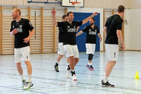 16.07.2019, xovx, Handball HBL Bundesliga, HSG Wetzlar - Trainingslager 2019 emspor, Athletik-Training waehrend der ersten Trainingseinheit im schweizerischen Thun, v.l. Stefan Kneer (HSG Wetzlar), Filip Mirkulovski (HSG Wetzlar), Nils Torbruegge (HSG Wetzlar), Maximilian Holst (HSG Wetzlar), Lenny Rubin (HSG Wetzlar) (DFL DFB REGULATIONS PROHIBIT ANY USE OF PHOTOGRAPHS as IMAGE SEQUENCES and or QUASI-VIDEO) Thun