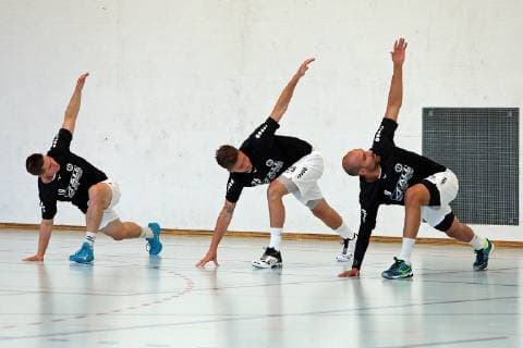 16.07.2019, xovx, Handball HBL Bundesliga, HSG Wetzlar - Trainingslager 2019 emspor, Athletik-Training waehrend der ersten Trainingseinheit im schweizerischen Thun, v.l. Lars Weissgerber (HSG Wetzlar), Olle Forsell Schefvert (HSG Wetzlar), Joao Ferraz (HSG Wetzlar). (DFL DFB REGULATIONS PROHIBIT ANY USE OF PHOTOGRAPHS as IMAGE SEQUENCES and or QUASI-VIDEO) Thun