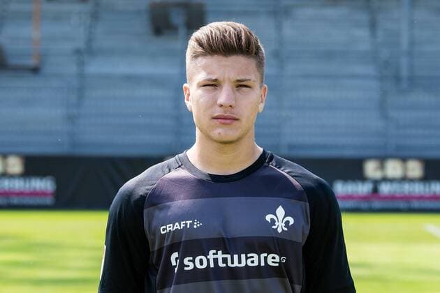 17.07.2019, xfux, Fussball 2.Bundesliga, SV Darmstadt 98, 2.BL, Porträttermin 2019 2020, Fototermin, emonline, emspor, deloka, v.l. Carl Leonhard; (SV Darmstadt 98) Darmstadt
