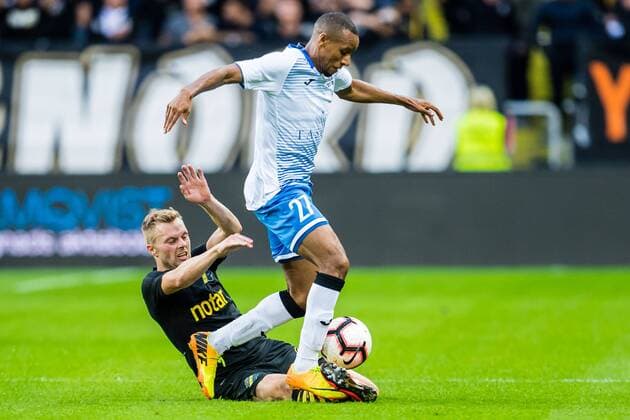 190717 Sebastian Larsson of AIK and Furdjel Narsingh of Ararat-Armenia during the UEFA Champions League qualifying match between AIK and Ararat-Armenia on July 17, 2019 in Stockholm. Photo: Maxim Thore BILDBYRAN bbeng fotball fotboll football kval till champions league soccer champions league qualification aik ararat armenia Copyright: MAXIMxTHORE BB190717MT040