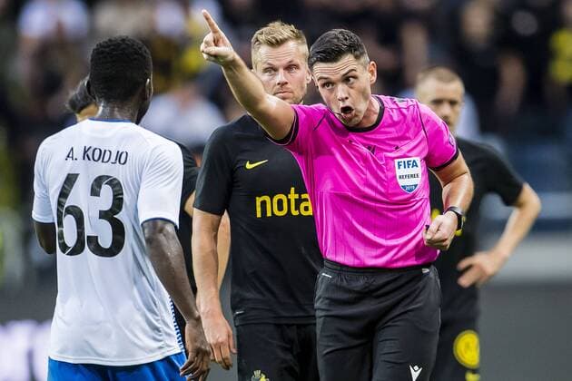 190717 Referee Robert Hennessy in a discussion with Kasse Alphonse Kodjo of Ararat-Armenia during the UEFA Champions League qualifying match between AIK and Ararat-Armenia on July 17, 2019 in Stockholm. Photo: Maxim Thore BILDBYRAN bbeng fotball fotboll football kval till champions league soccer champions league qualification aik ararat armenia Copyright: MAXIMxTHORE BB190717MT056