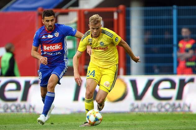 Gliwice , Stadion przy ulicy Okrzei 17.07.2019 pilka nozna I runda eliminacji UEFA Liga Mistrzow sezon 2019 2020 Piast Gliwice - FC Bate Borisov NZ Martin Konczkowski ( PIAST ) Jasse Tuominen ( BATE ) FOT Michal Nowak Newspix.pl Gliwice , Stadium at the Okrzei St. 17.07.2019 sport football 1st qualifying round UEFA Champions League season 2019 2020 Piast Gliwice - FC Bate Borisov photo by Michal Nowak Newspix.pl --- Newspix.pl  190717MIN_004