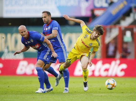 GLIWICE 17.07.2019 1 RUNDA ELIMINACJI LIGA MISTRZOW PILKA NOZNA PIAST GLIWICE (niebieskie) - BATE BORYSOW (zolte) SEZON 2019 2020 NZ Jakub Czerwinski , Tom Hateley , Dmitri Baga . FOT TOMASZ WANTULA NEWSPIX.PL GLIWICE 17.05.2019 FOOTBALL MEN S UEFA CHAMPIONS LEAGUE 1ST ROUND QUALIFICATION PIAST GLIWICE - BATE BORYSOW SEASON 2019 2020 TOMASZ WANTULA NEWSPIX.PL --- Newspix.pl  190717WAN024