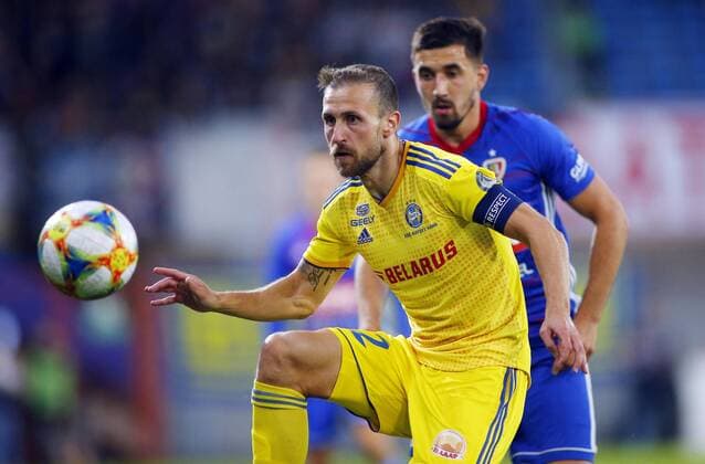 GLIWICE 17.07.2019 1 RUNDA ELIMINACJI LIGA MISTRZOW PILKA NOZNA PIAST GLIWICE (niebieskie) - BATE BORYSOW (zolte) SEZON 2019 2020 NZ Igor Stasevich , Martin Konczkowski . FOT TOMASZ WANTULA NEWSPIX.PL GLIWICE 17.05.2019 FOOTBALL MEN S UEFA CHAMPIONS LEAGUE 1ST ROUND QUALIFICATION PIAST GLIWICE - BATE BORYSOW SEASON 2019 2020 TOMASZ WANTULA NEWSPIX.PL --- Newspix.pl  190717WAN048