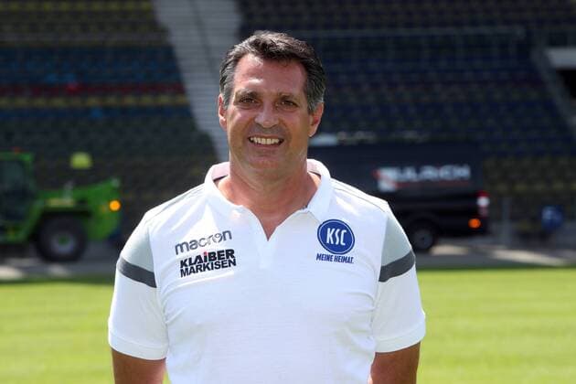 Karlsruher SC Portraittermin Saison 2019 2020 Alois Schwartz (Trainer), Karlsruher SC, 2. Bundesliga, Porträttermin 2019 2020.