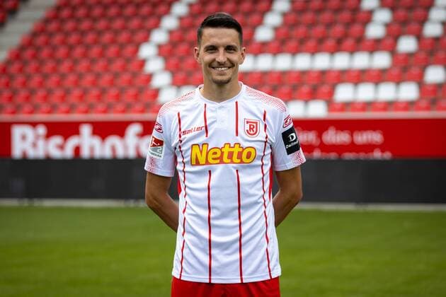 GER, Fussball, Herren, 2.BL, Saison 2019 2020, Porträttermin, 18.07.2019, SSV Jahn Regensburg Sebastian Stolze; SSV Jahn Regensburg; 2.BL, Porträttermin 2019 2020,