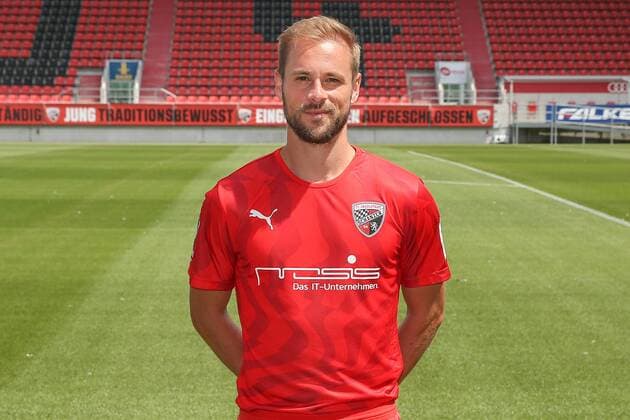 Maximilian Beister 10 - FC Ingolstadt 04 - 3.Liga - Porträttermin 2019 2020 - FC Ingolstadt 04 - 3.Liga - Porträttermin 2019 2020 -