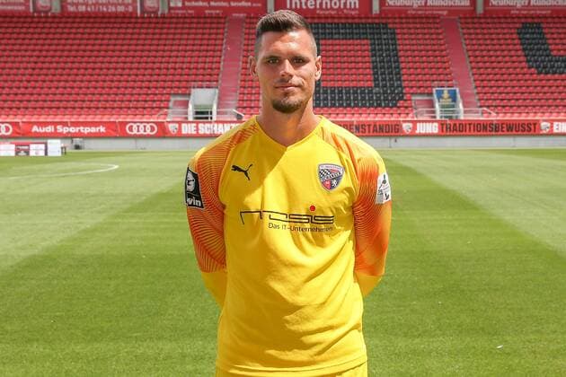 Fabijan Buntic Torwart 24 - FC Ingolstadt 04 - 3.Liga - Porträttermin 2019 2020 - FC Ingolstadt 04 - 3.Liga - Porträttermin 2019 2020 -