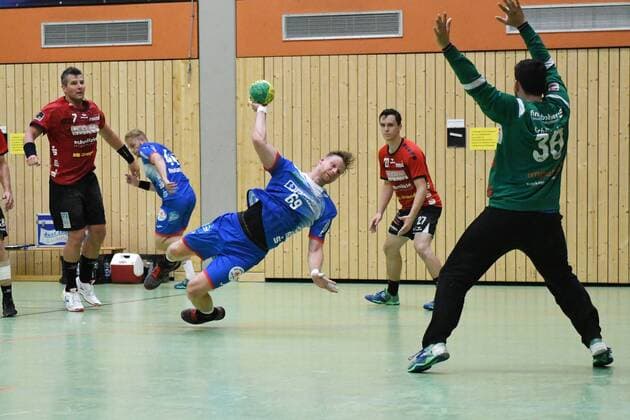 Christian Klimek ( 69, TBV Lemgo Lippe) bei einem Angriff, VfL Pfullingen vs. TBV Lemgo, Handball, Freundschaftsspiel, 18.07.2019, VfL Pfullingen vs. TBV Lemgo, Handball, Freundschaftsspiel, 18.07.2019 Dettingen an der Erms Copyright: xEIBNER Florian_Schustx EP_SCHUST