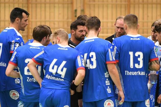 Florian Kehrmann (Trainer, TBV Lemgo Lippe) gibt waehrend einer Auszeit Anweisungen, VfL Pfullingen vs. TBV Lemgo, Handball, Freundschaftsspiel, 18.07.2019, VfL Pfullingen vs. TBV Lemgo, Handball, Freundschaftsspiel, 18.07.2019 Dettingen an der Erms Copyright: xEIBNER Florian_Schustx EP_SCHUST