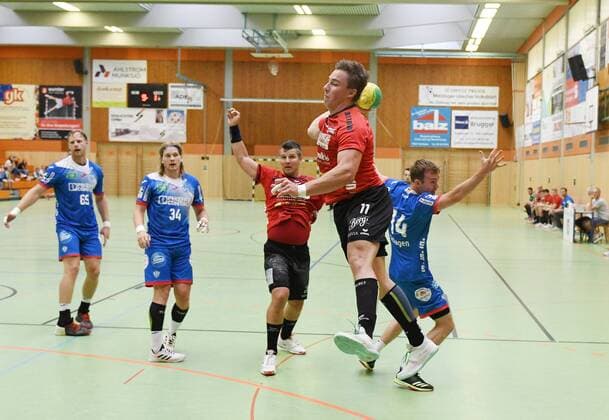 Niklas Roth ( 11, VfL Pfullingen) bei einem Angriff, VfL Pfullingen vs. TBV Lemgo, Handball, Freundschaftsspiel, 18.07.2019, VfL Pfullingen vs. TBV Lemgo, Handball, Freundschaftsspiel, 18.07.2019 Dettingen an der Erms Copyright: xEIBNER Florian_Schustx EP_SCHUST
