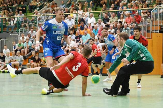 Daniel Schlipphak ( 30, VfL Pfullingen) holt sich den Ball, VfL Pfullingen vs. TBV Lemgo, Handball, Freundschaftsspiel, 18.07.2019, VfL Pfullingen vs. TBV Lemgo, Handball, Freundschaftsspiel, 18.07.2019 Dettingen an der Erms Copyright: xEIBNER Florian_Schustx EP_SCHUST