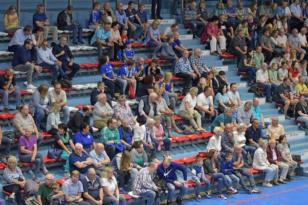 Gut gefüllte Tribünebeim ersten öffentlichen Training des VfL Gummersbach in der Schwalbe Arena, , Pressekonferenz und Pressetraining des VfL Gummersbach am 18.07.2019 - Pressekonferenz und Pressetraining des VfL Gummersbach am 18.07.2019 Gummersbach Copyright: xEIBNER JuergenxAugstx EP_JOGI