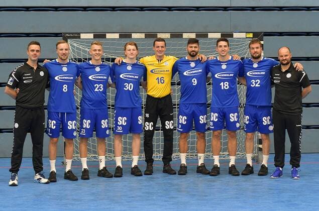 Neuzugaenge VfL Gummersbach 2019 2020 von links: Alois Mraz (Co-Trainer VfL Gummersbach, Lukas Blohme ( 8. VfL Gummersbach), Malte Meinhardt ( 23, VfL Gummersbach), 30Tom Kiesler ( 30, VfL Gummersbach), 16 Filip Ivic ( 16, VfL Gummersbach), 9Tin Kontrec ( 9, VfL Gummersbach), 18Alexander Herrmann ( 18 VfL Gummersbach), 32Robin Haller ( 32, VfL Gummersbach), Torge Greve (Trainer VfL Gummersbach), Pressekonferenz und Pressetraining des VfL Gummersbach am 18.07.2019 - Pressekonferenz und Pressetraining des VfL Gummersbach am 18.07.2019 Gummersbach Copyright: xEIBNER JuergenxAugstx EP_JOGI