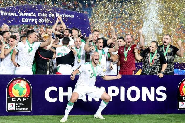 Sport Bilder des Tages (190720) -- CAIRO, July 20, 2019 -- Team Algeria celebrate during the awarding ceremony after the 2019 Africa Cup of Nations final match between Senegal and Algeria in Cairo, Egypt on July 19, 2019. Algeria won 1-0 and claimed the title. ) (SP)EGYPT-CAIRO-SOCCER-AFRICA CUP OF NATIONS-FINAL-SENEGAL VS ALGERIA WangxTeng 