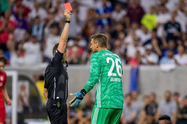 Sport Bilder des Tages July 20, 2019: Bayern Munich goalkeeper Sven Ulreich (26) receives a red card from the referee during the second half of an International Champions Cup soccer match between FC Bayern Munich and Real Madrid at NRG Stadium in Houston, TX. FC Bayern won the game 3 to 1... CSM Soccer 2019 - International Champions Cup : Real Madrid vs Bayern Munich JUL 20 - ZUMAc04_ 20190720_zaf_c04_068 Copyright: xTraskxSmithx