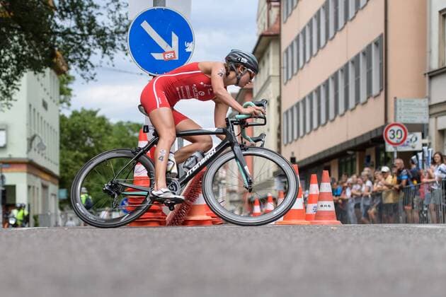 Bitburger 0,0 Triathlon Bundesliga, Tübingen, 21.07.2019 Therese Feuersinger (TV Buschhütten) auf der Radstrecke beim Triathalon Bundesliga Rennen in Tübingen am 21.07.2019, , Tübingen BW Deutschland *** Bitburger 0,0 Triathlon Bundesliga, Tübingen, 21 07 2019 Therese Feuersinger TV Buschhütten on the bike course at the Triathalon Bundesliga race in Tübingen on 21 07 2019, , Tübingen BW Germany