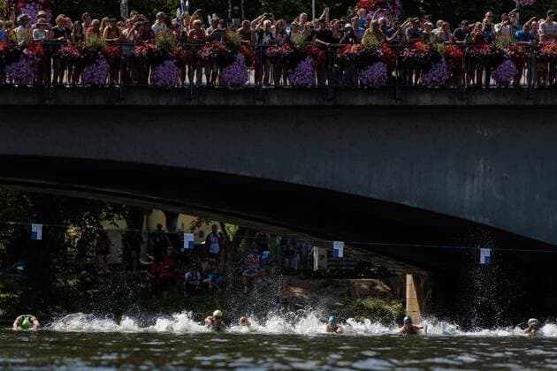 Bitburger 0,0 Triathlon Bundesliga, Tübingen, 21.07.2019 Männer beim Schwimmstart im Neckar beim Triathalon Bundesliga Rennen in Tübingen am 21.07.2019, , Tübingen BW Deutschland *** Bitburger 0,0 Triathlon Bundesliga, Tübingen, 21 07 2019 Men at the swim start in the Neckar at the Triathalon Bundesliga race in Tübingen on 21 07 2019, , Tübingen BW Germany