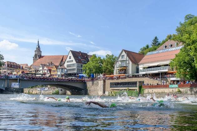 Bitburger 0,0 Triathlon Bundesliga, Tübingen, 21.07.2019 Schwimmer im Neckar beim Triathalon Bundesliga Rennen in Tübingen am 21.07.2019, , Tübingen BW Deutschland *** Bitburger 0,0 Triathlon Bundesliga, Tübingen, 21 07 2019 Swimmer in the Neckar at the Triathalon Bundesliga race in Tübingen on 21 07 2019, , Tübingen BW Germany