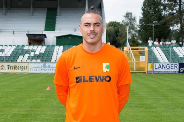 Torhüter Julien Latendresse-Levesque ; BSG Chemie Leipzig ; Fußball ; RL NO ; Porträttermin 2019 2020. , Leipzig, 21.07.2019, Alfred-Kunze-Sportpark, Fussball ,