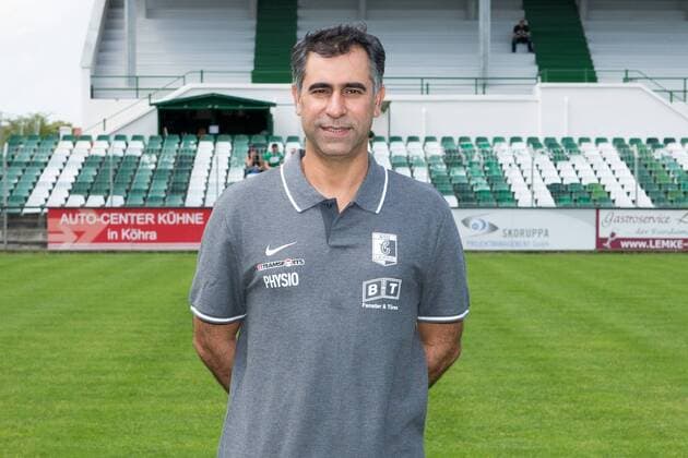 Physiotherapeut Alireza Hamzehian ; BSG Chemie Leipzig ; Fußball ; RL NO ; Porträttermin 2019 2020. , Leipzig, 21.07.2019, Alfred-Kunze-Sportpark, Fussball ,