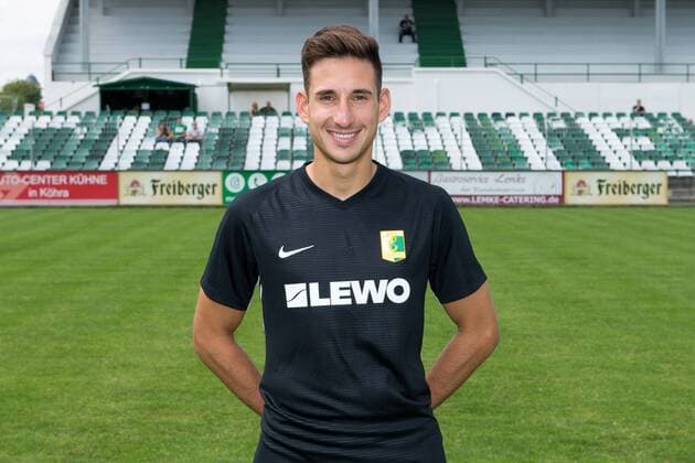 Denny Krahl ; BSG Chemie Leipzig ; Fußball ; RL NO ; Porträttermin 2019 2020. , Leipzig, 21.07.2019, Alfred-Kunze-Sportpark, Fussball ,