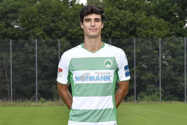 21.07.2019 - SpVgg Greuther Fürth Fuerth - Saison 2019 2012 - Fototermin Porträttermin - - Elias Abouchabaka (8, SpVgg Greuther Fürth ) Einzelbild Einzelfoto Portrait Porträt Kopfbild