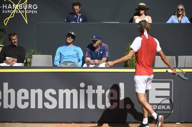 Alexander Zverev (Hamburg, rechts) vor seinem Vater Alexander (Mitte) und Bruder Mischa (links), Tennis, Männer, Herren, Hamburg European Open, ATP, Tennis Herren Turnier Hamburger Rothenbaum, 23.07.19 Hamburg Rothenbaum Schleswig-Holstein Germany