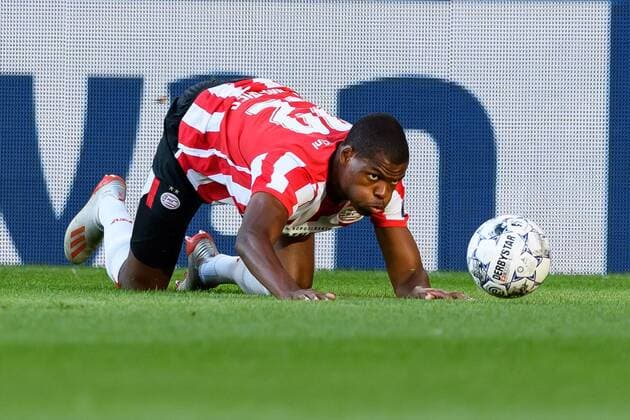 Sport Bilder des Tages Eindhoven, Netherlands, 24.07.2019, UEFA Champions League, Zweite Qualifikationsrunde, PSV Eindhoven - FC Basel , Denzel Dumfries (PSV) in aktion, am Ball, Einzelaktion, controls the ball ( Defodi-01001216526
