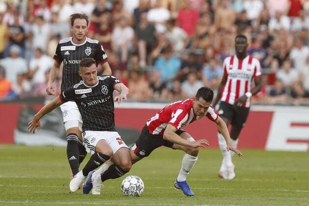 EINDHOVEN, 23-07-2019, Champions League preliminary round. Season 2019-2020. Philips Stadion. PSV - Basel. Basel player Omar Federico Alderete Fernandez and PSV player Hirving Lozano PSV - Basel  x3962844x Copyright: