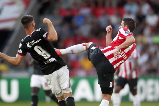 (L-R), Ricky van Wolfswinkel of FC Basel, Nick Viergever of PSV during the UEFA Champions League second round qualifying first leg match between PSV Eindhoven and FC Basel at the Phillips stadium on July 23, 2019 in Eindhoven, The Netherlands UEFA Champions League 2019 2020 xVIxVIxImagesx xJeroenxPutmansxIVx 200344380