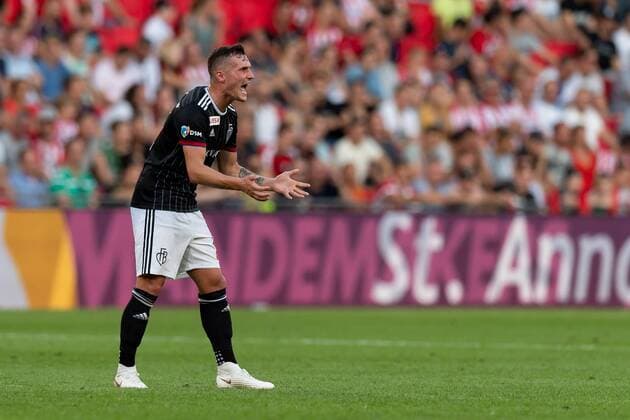 Eindhoven, Netherlands, 24.07.2019, UEFA Champions League, Zweite Qualifikationsrunde, PSV Eindhoven - FC Basel , Taulant Xhaka (Basel) gestikuliert, gestik ( Defodi-01061003762