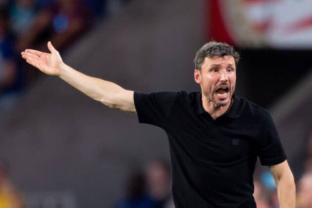 Eindhoven, Netherlands, 24.07.2019, UEFA Champions League, Zweite Qualifikationsrunde, PSV Eindhoven - FC Basel , Trainer Mark van Bommel (PSV) gestikuliert, gestik ( Defodi-01061003790