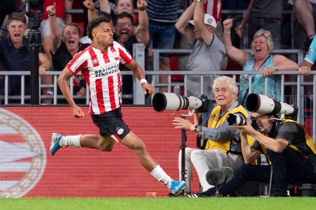 Eindhoven, Netherlands, 24.07.2019, UEFA Champions League, Zweite Qualifikationsrunde, PSV Eindhoven - FC Basel , Tor zum 3:2, Torschuetze Donyell Malen (PSV) jubelt ( Defodi-01061003796