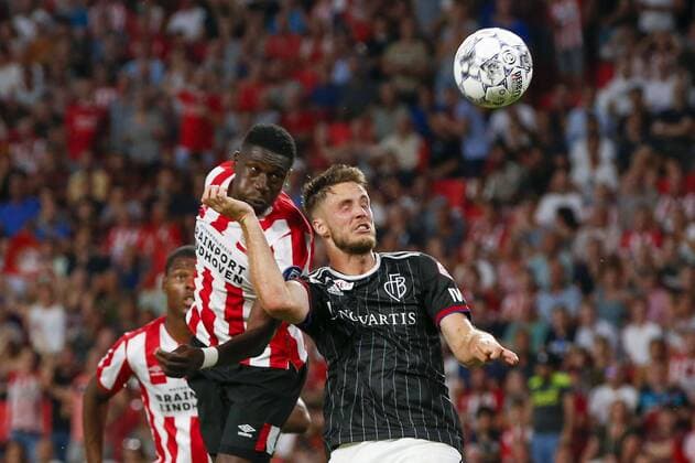 EINDHOVEN, 23-07-2019, Champions League preliminary round. Season 2019-2020. Philips Stadion. PSV - Basel. PSV defender Derrick Luckassen (L) and Basel player Ricky van Wolfswinkel (R) during the game PSV - Basel (3-2). PSV - Basel  x3963118x Copyright: