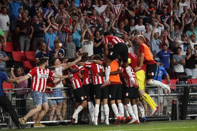 Sport Bilder des Tages Donyell Malen of PSV (C) during the UEFA Champions League second round qualifying first leg match between PSV Eindhoven and FC Basel at the Phillips stadium on July 23, 2019 in Eindhoven, The Netherlands UEFA Champions League 2019 2020 xVIxVIxImagesx xJeroenxPutmansxIVx 200347081