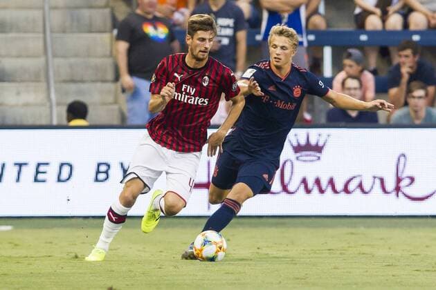 KANSAS CITY, KS - JULY 23: Milan defender Matteo Gabbia (46) brings the ball upfield past Bayern Munich forward Jann-Fiete Arp (15) during the match between FC Bayern and AC Milan on Tuesday July 22, 2019 at Children s Mercy Park in Kansas City, KS. (Photo by Nick Tre. Smith Icon Sportswire) SOCCER: JUL 23 International Champions Cup - FC Bayern v AC Milan Icon1907230018