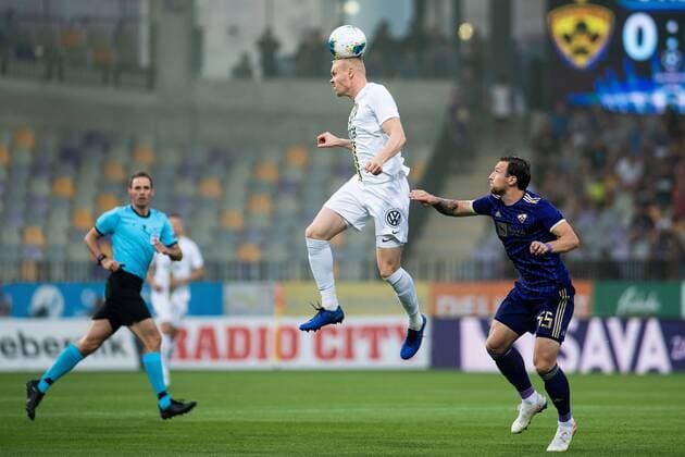 190724 Kolbeinn SigÃ¾orsson of AIK and Spiro Pericic of Maribor during the UEFA Champions League qualifying match between Maribor and AIK on July 24, 2019 in Maribor. Photo: Martin Metelko BILDBYRAN Cop 277 bbeng fotball fotboll football kval till champions league soccer champions league qualification aik maribor Copyright: MARTINxMETELKO BB190724BB287