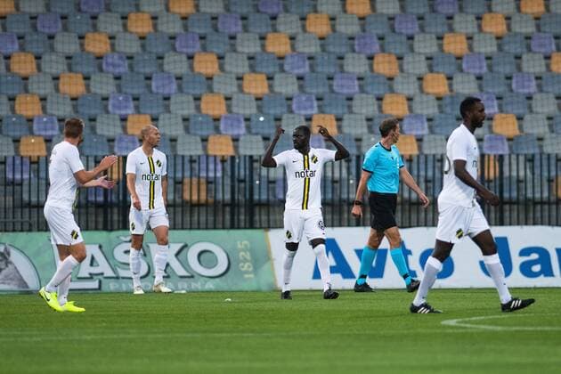 190724 Per Karlsson of AIK looks dejected after 1-0 during the UEFA Champions League qualifying match between Maribor and AIK on July 24, 2019 in Maribor. Photo: Martin Metelko BILDBYRAN Cop 277 bbeng fotball fotboll football kval till champions league soccer champions league qualification aik maribor depp Copyright: MARTINxMETELKO BB190724BB290