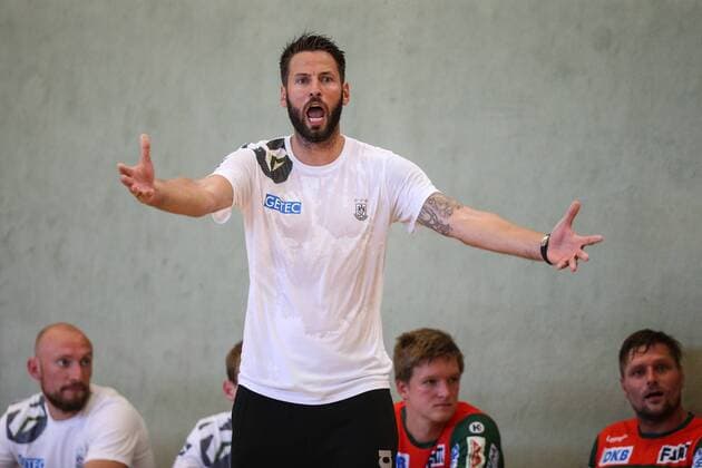 Trainer Bennet Wiegert (SC Magdeburg) - Handball Testspiel Sommervorbereitung Saison 2019-2020 Punktspiel SC Magdeburg vs. TV Hüttenberg in der Franz Vollbring Halle in Schönebeck - Deutschland, Handball, Mann, Maenner,23.07.2019