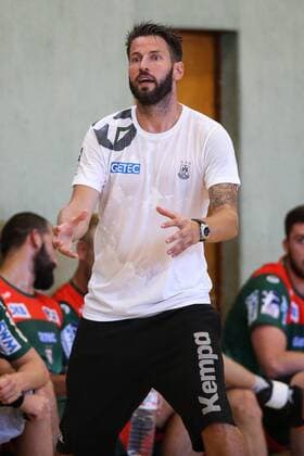 Trainer Bennet Wiegert (SC Magdeburg) - Handball Testspiel Sommervorbereitung Saison 2019-2020 Punktspiel SC Magdeburg vs. TV Hüttenberg in der Franz Vollbring Halle in Schönebeck - Deutschland, Handball, Mann, Maenner,23.07.2019