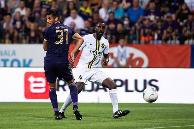 190724 Sasa Ivkovic of Maribor sees Henok Goitom of AIK score 1-1 during the UEFA Champions League qualifying match between Maribor and AIK on July 24, 2019 in Maribor. Photo: Martin Metelko BILDBYRAN Cop 277 bbeng fotball fotboll football kval till champions league soccer champions league qualification aik maribor Copyright: MARTINxMETELKO BB190724BB324