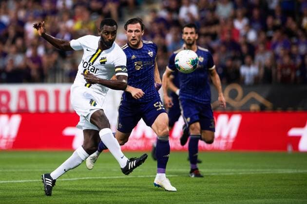 190724 Henok Goitom of AIK and Spiro Pericic of Maribor during the UEFA Champions League qualifying match between Maribor and AIK on July 24, 2019 in Maribor. Photo: Martin Metelko BILDBYRAN Cop 277 bbeng fotball fotboll football kval till champions league soccer champions league qualification aik maribor Copyright: MARTINxMETELKO BB190724BB335