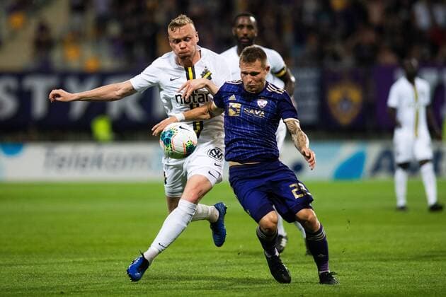 190724 Kolbeinn Sigthorsson of AIK and Martin Milec of Maribor compete for the ball during the UEFA Champions League qualifying match between Maribor and AIK on July 24, 2019 in Maribor. Photo: Martin Metelko BILDBYRAN Cop 277 bbeng fotball fotboll football kval till champions league soccer champions league qualification aik maribor Copyright: MARTINxMETELKO BB190724BB356