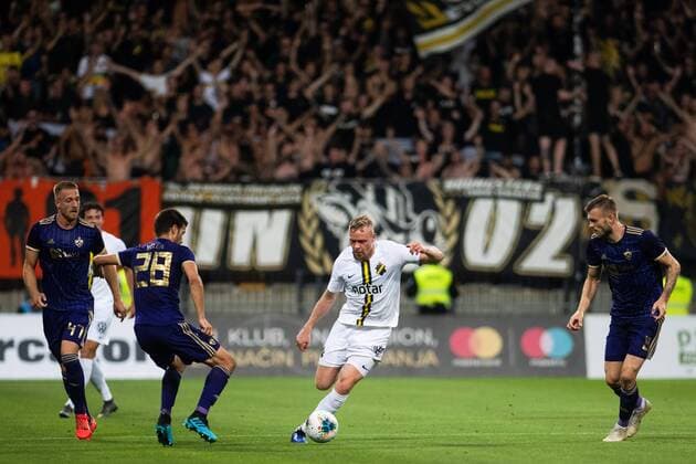 190724 Mitja Viler of Maribor and Kolbeinn Sigthorsson of AIK during the UEFA Champions League qualifying match between Maribor and AIK on July 24, 2019 in Maribor. Photo: Martin Metelko BILDBYRAN Cop 277 bbeng fotball fotboll football kval till champions league soccer champions league qualification aik maribor Copyright: MARTINxMETELKO BB190724BB361