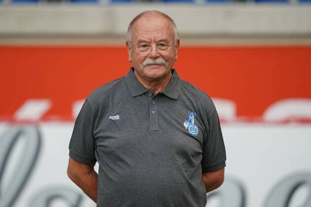 Dr. Claus Petsch ( Teamarzt MSV Duisburg ), Fussball - Flyeralarm Frauen Bundesliga - Saison 2019 2020 - Fototermin MSV Duisburg, Duisburg, Schauinsland Reisen Arena, 24.07.2019, DFB regulations prohibit any use of photographs as image sequences and or quasi-video Duisburg Schauinsland Reisen Arena Nordrhein-Westfalen Deutschland