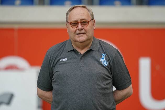 Dr. Lothar Ellinghaus ( Teamarzt MSV Duisburg ), Fussball - Flyeralarm Frauen Bundesliga - Saison 2019 2020 - Fototermin MSV Duisburg, Duisburg, Schauinsland Reisen Arena, 24.07.2019, DFB regulations prohibit any use of photographs as image sequences and or quasi-video Duisburg Schauinsland Reisen Arena Nordrhein-Westfalen Deutschland