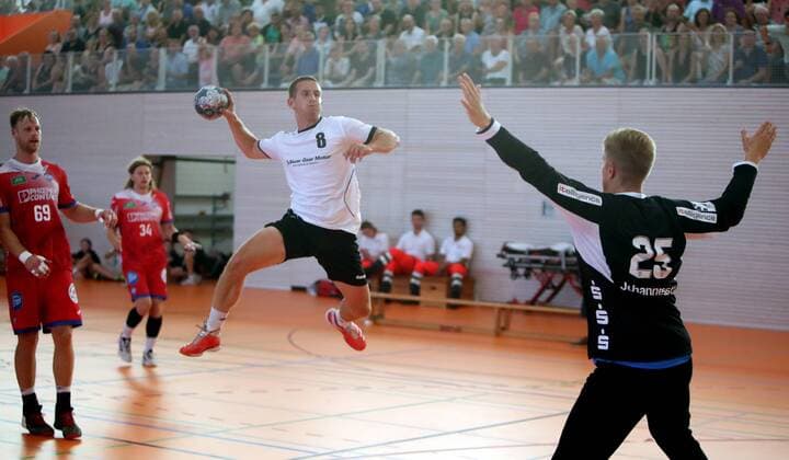 Handball Auswahl Esslingen - TBV Lemgo Deutschland, Esslingen, 24.07.2019, Handball Auswahl Esslingen - TBV Lemgo: v.l. Christopher Frohna (Handball Auswahl Esslingen), Peter Johanesson (TBV Lemgo).